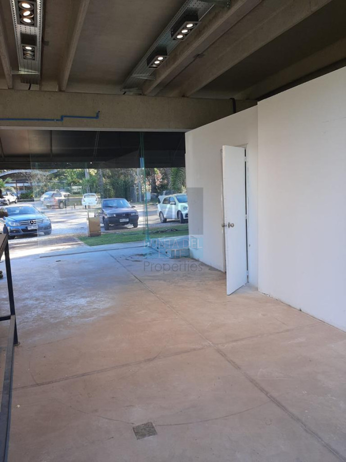 Local Comercial ID.811 - Vendo local en solanas con vista a ruta