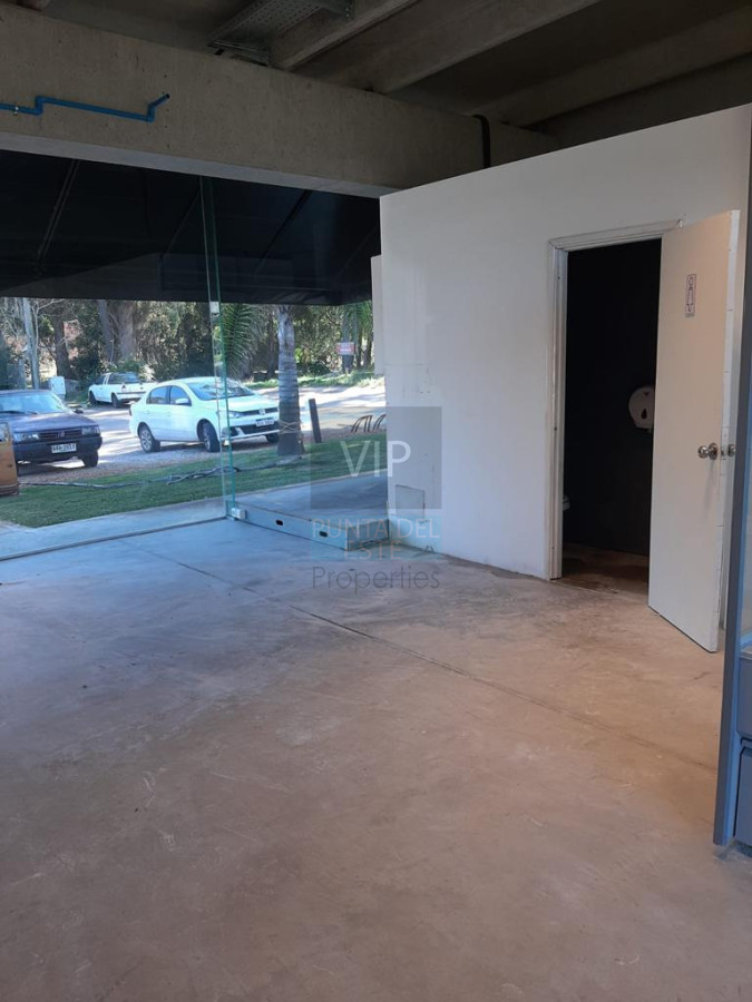 Local Comercial ID.811 - Vendo local en solanas con vista a ruta