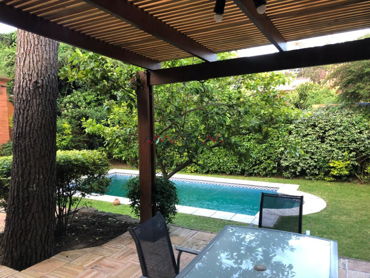 Casa ID.5499 - Casa muy bien ubicada en la mansa, ideal para vivir todo el año