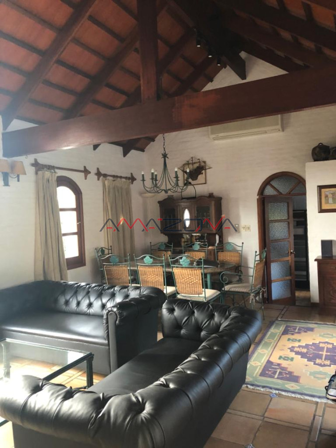 Casa ID.5499 - Casa muy bien ubicada en la mansa, ideal para vivir todo el año