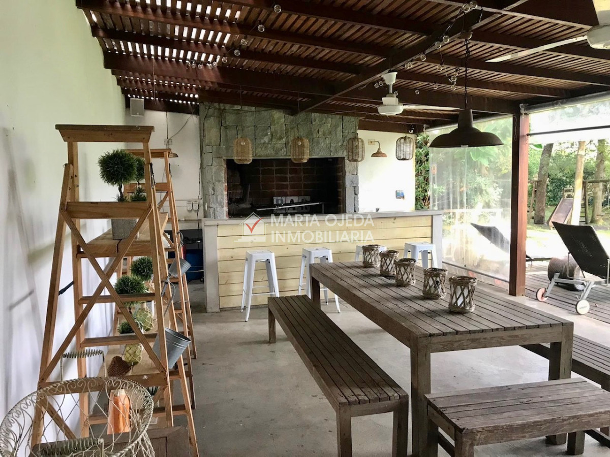 Casa ID.41129 - Muy linda casa en la Mansa con piscina y barbacoa
