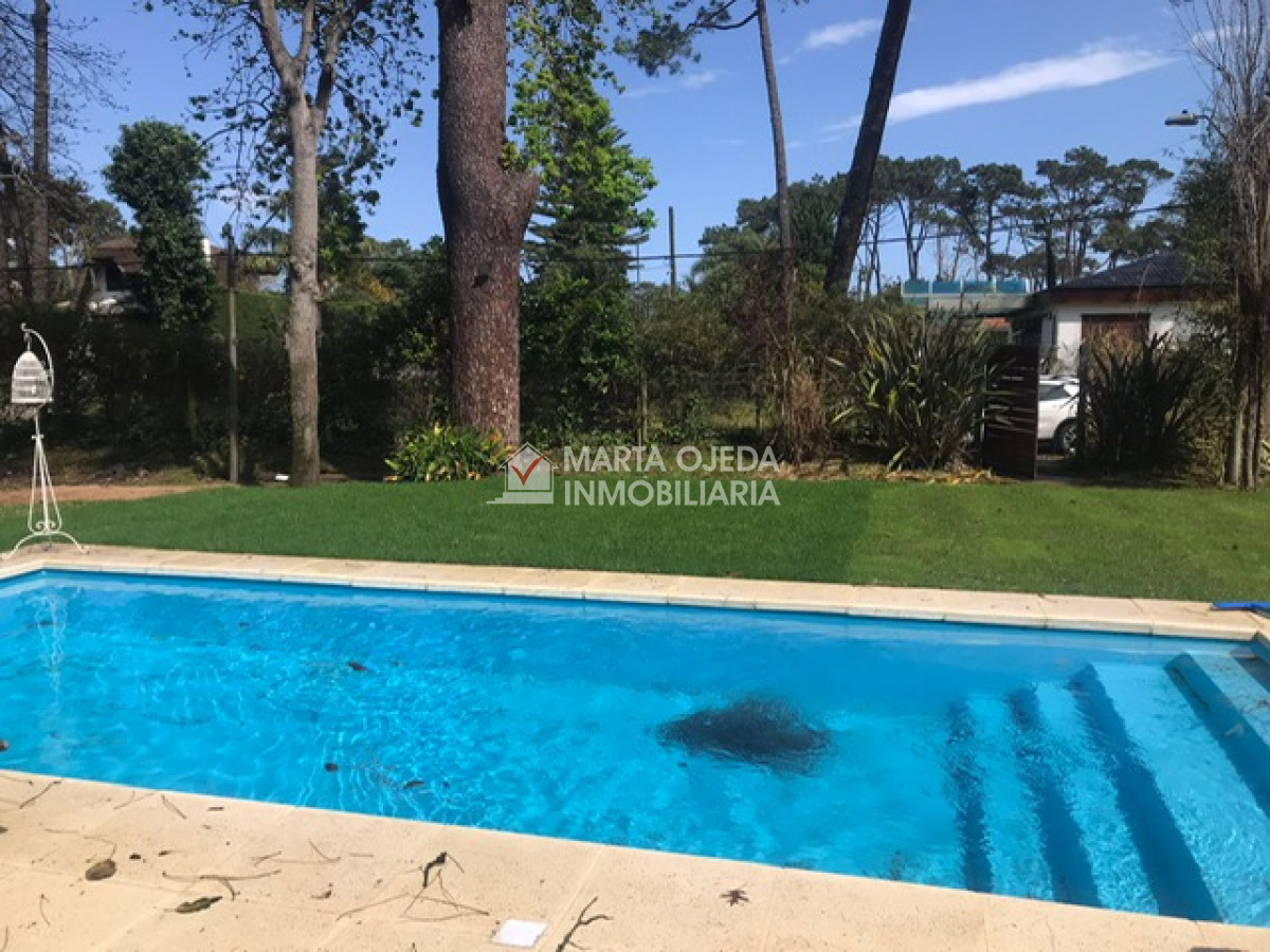 Casa ID.41129 - Muy linda casa en la Mansa con piscina y barbacoa
