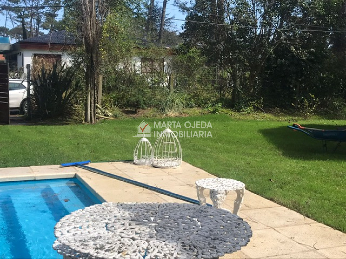 Casa ID.41129 - Muy linda casa en la Mansa con piscina y barbacoa