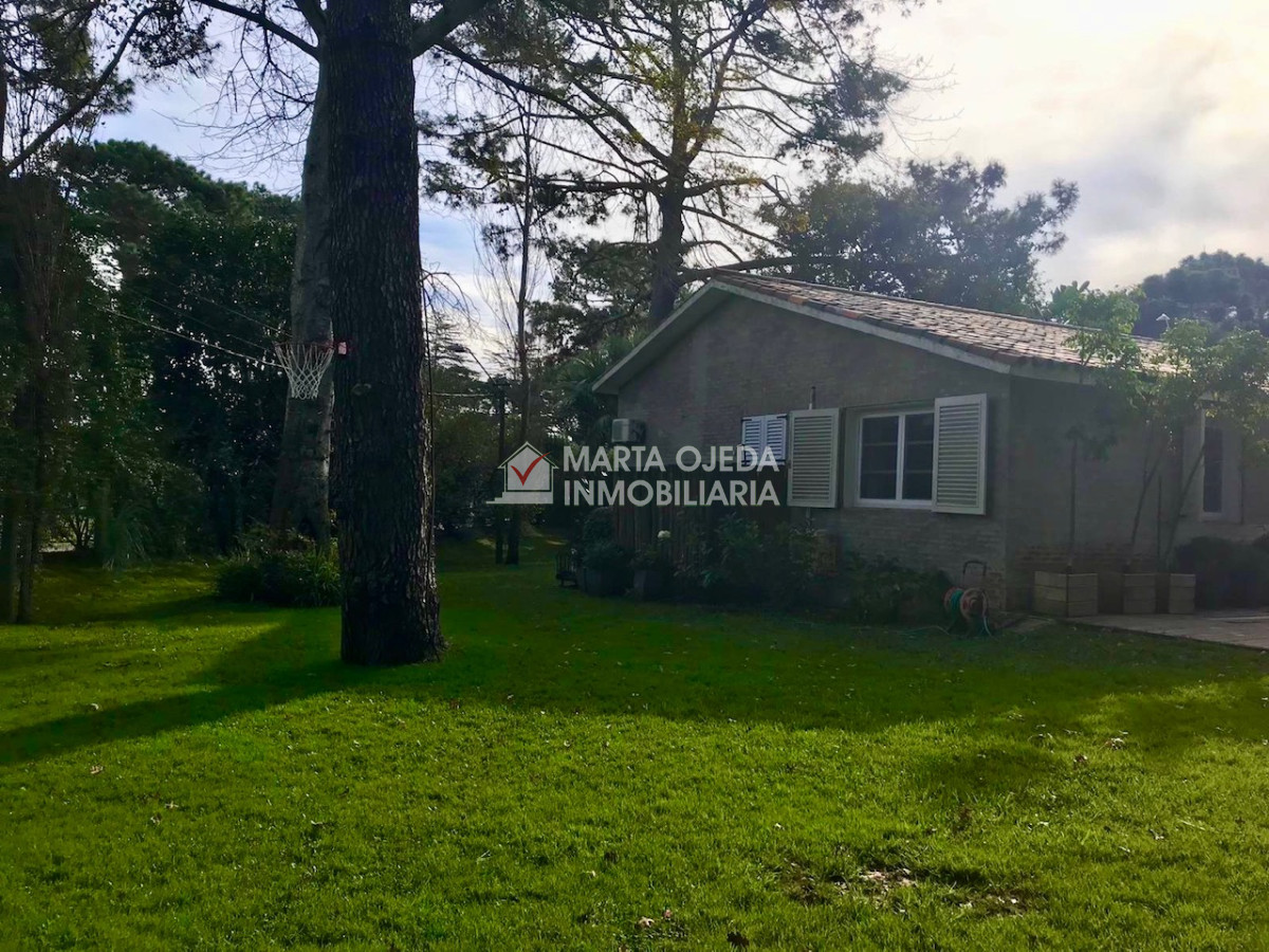 Casa ID.41129 - Muy linda casa en la Mansa con piscina y barbacoa