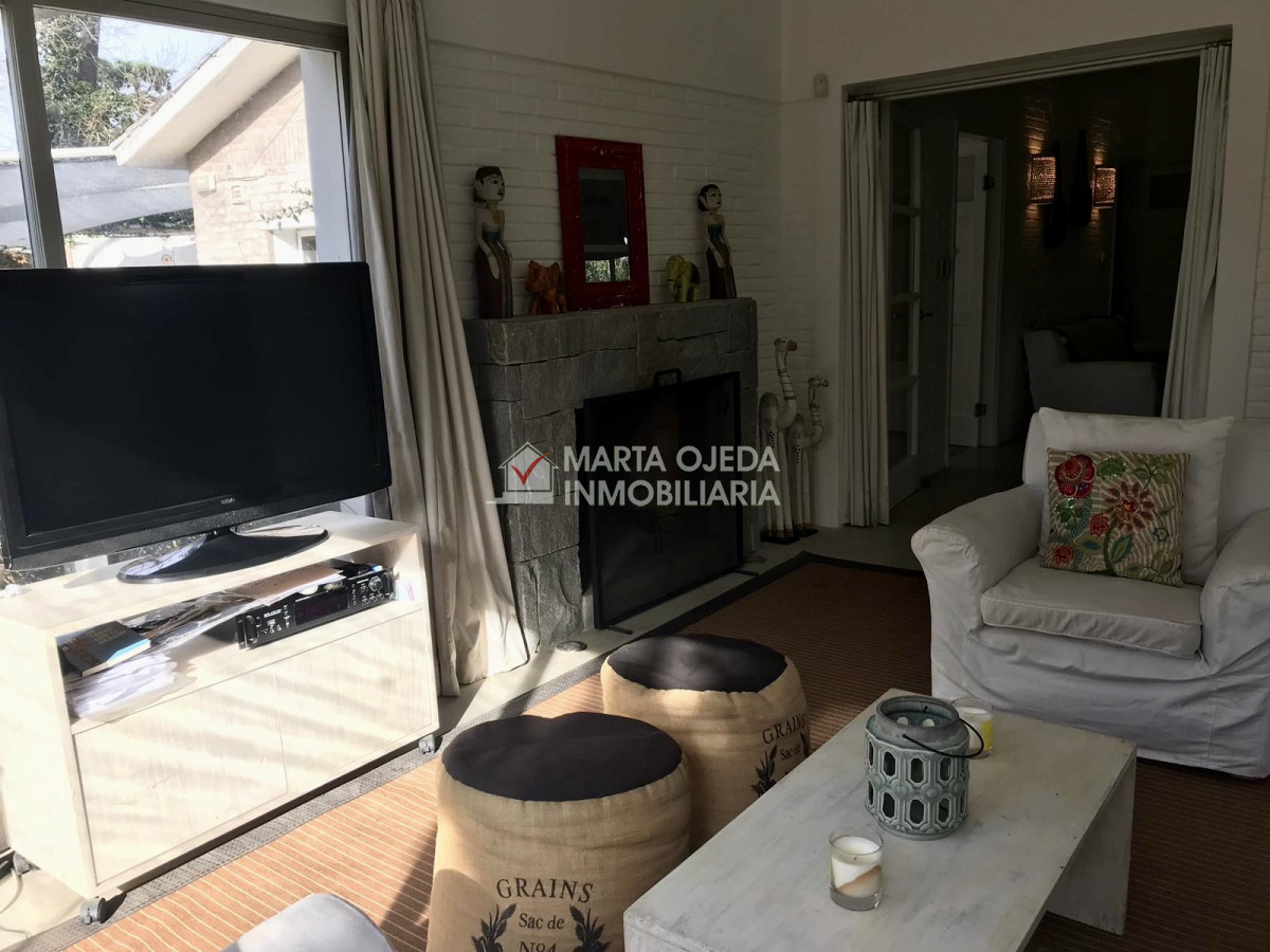 Casa ID.41129 - Muy linda casa en la Mansa con piscina y barbacoa