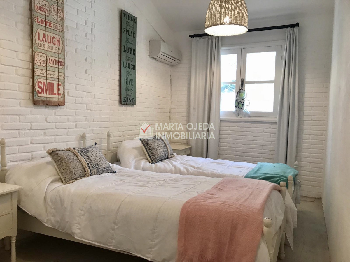 Casa ID.41129 - Muy linda casa en la Mansa con piscina y barbacoa