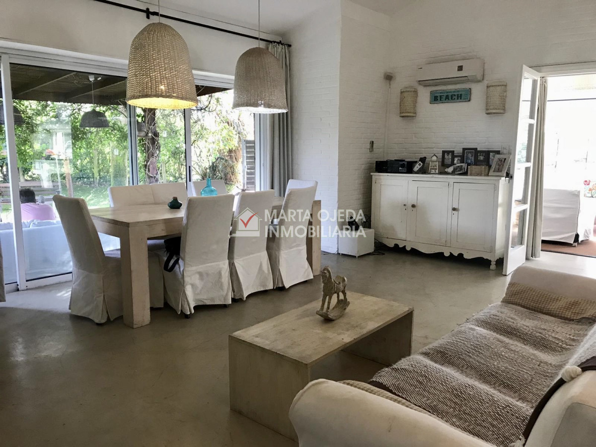 Casa ID.41129 - Muy linda casa en la Mansa con piscina y barbacoa