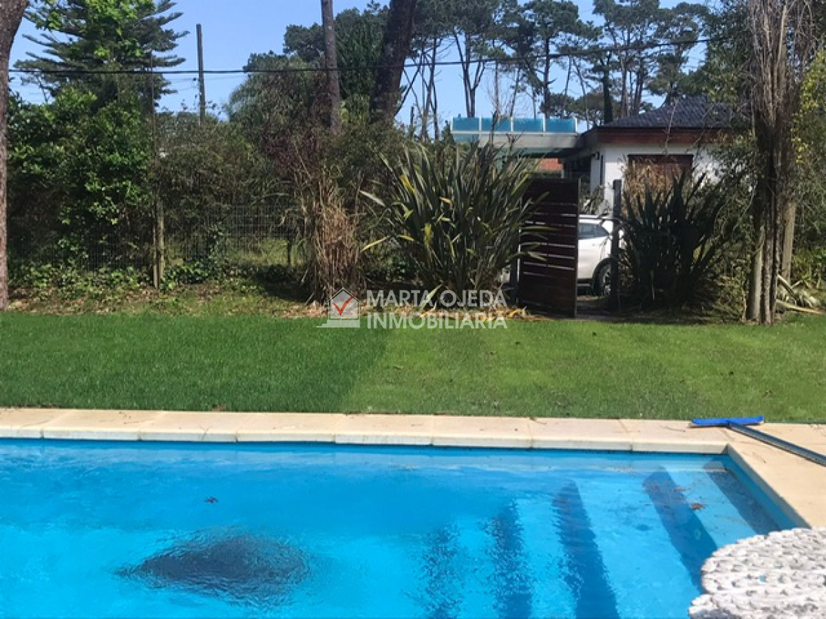 Casa ID.41129 - Muy linda casa en la Mansa con piscina y barbacoa