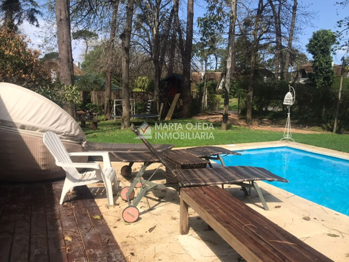 Casa ID.41129 - Muy linda casa en la Mansa con piscina y barbacoa