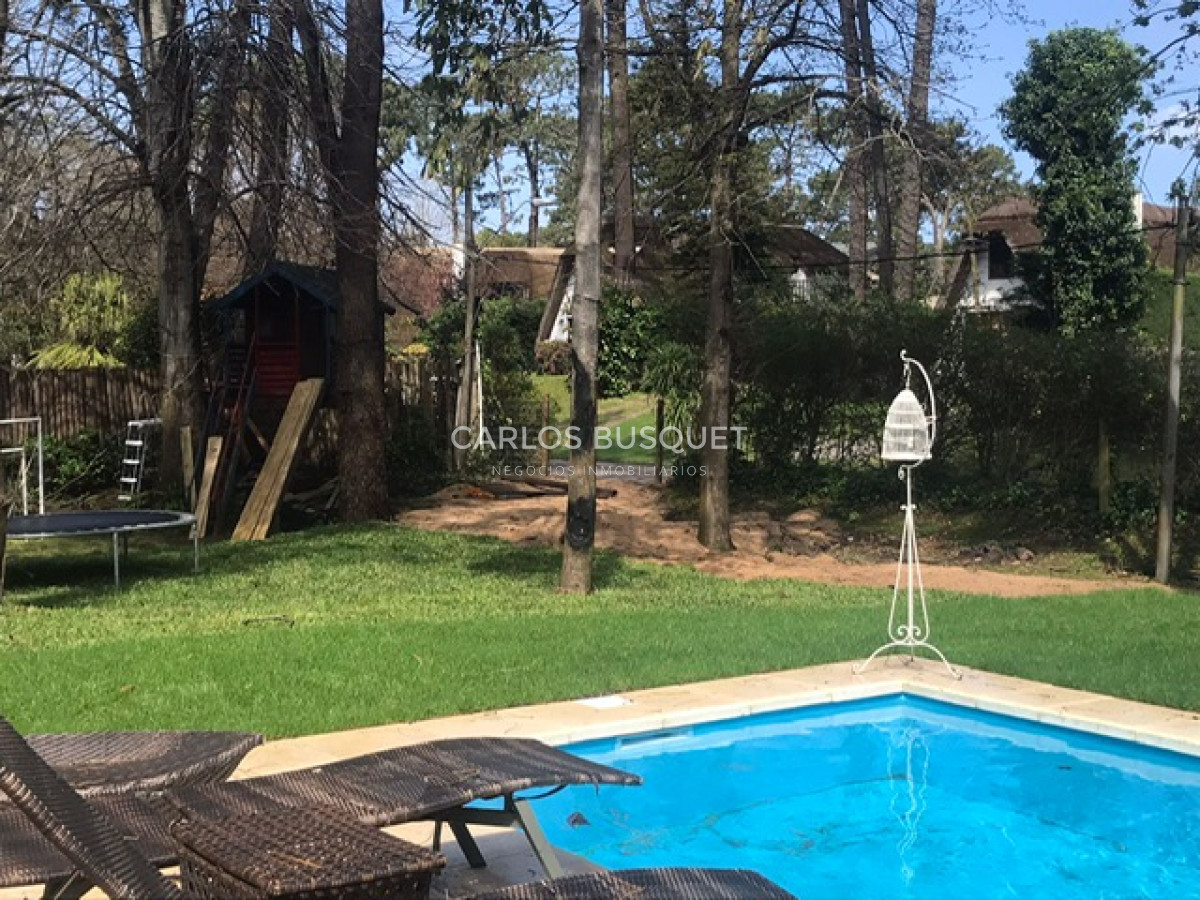 Casa ID.1095 - Muy linda casa en la Mansa con piscina y barbacoa