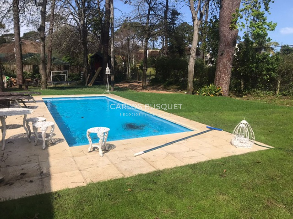 Casa ID.1095 - Muy linda casa en la Mansa con piscina y barbacoa