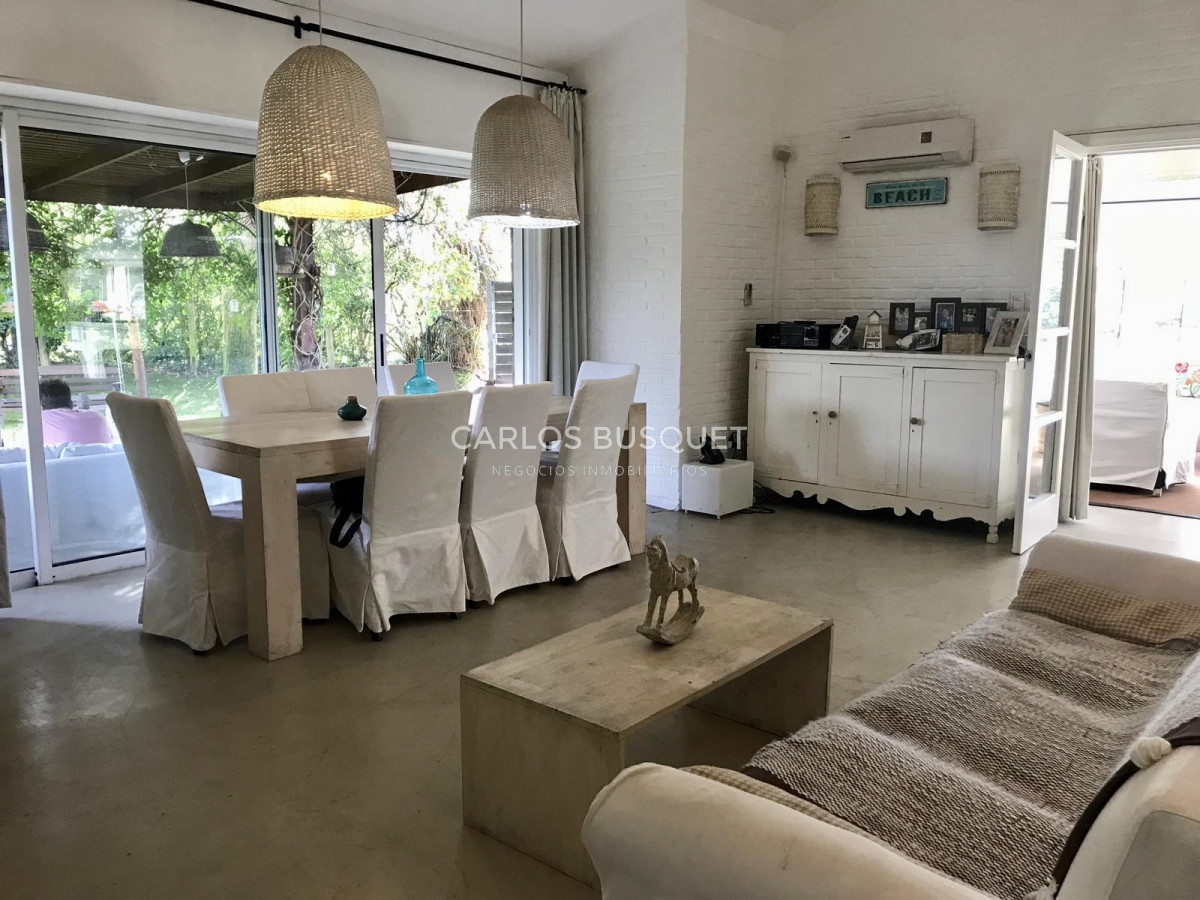 Casa ID.1095 - Muy linda casa en la Mansa con piscina y barbacoa