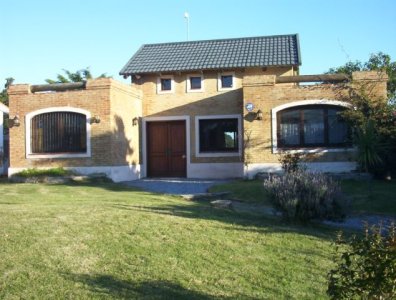 Casa en Pinares con vista parcial al mar