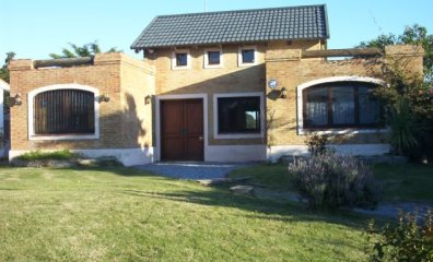 Casa en Pinares con vista parcial al mar