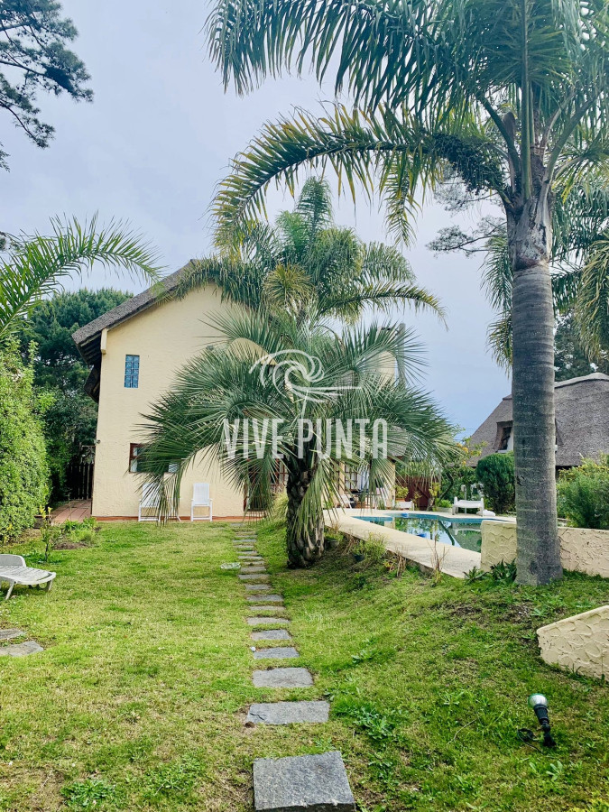 Casa ID.1034 - Casa en Pinares con piscina 