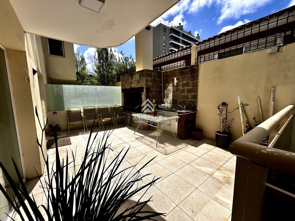 Apartamento ID.5919 - Venta apartamento 2 dormitorios amplia terraza con parrillero y vista al mar 