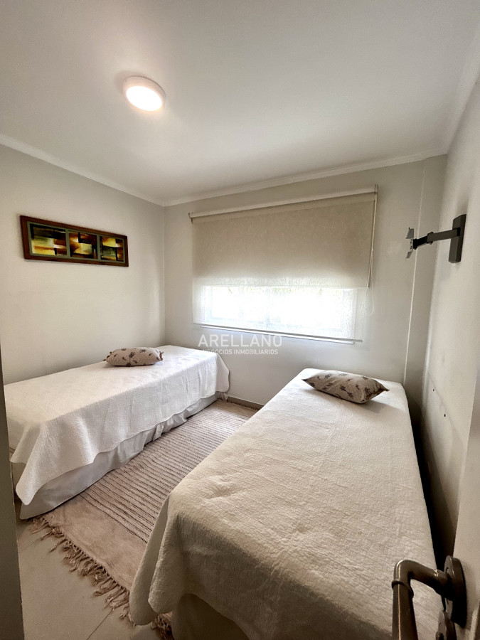 Apartamento ID.5919 - Venta apartamento 2 dormitorios amplia terraza con parrillero y vista al mar 