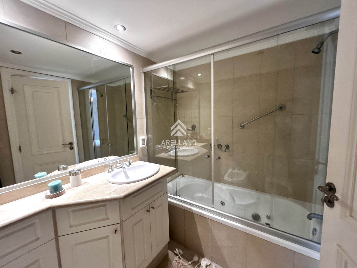 Apartamento ID.5919 - Venta apartamento 2 dormitorios amplia terraza con parrillero y vista al mar 