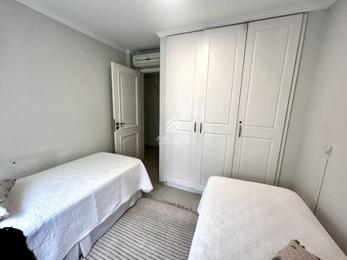 Apartamento ID.5919 - Venta apartamento 2 dormitorios amplia terraza con parrillero y vista al mar 