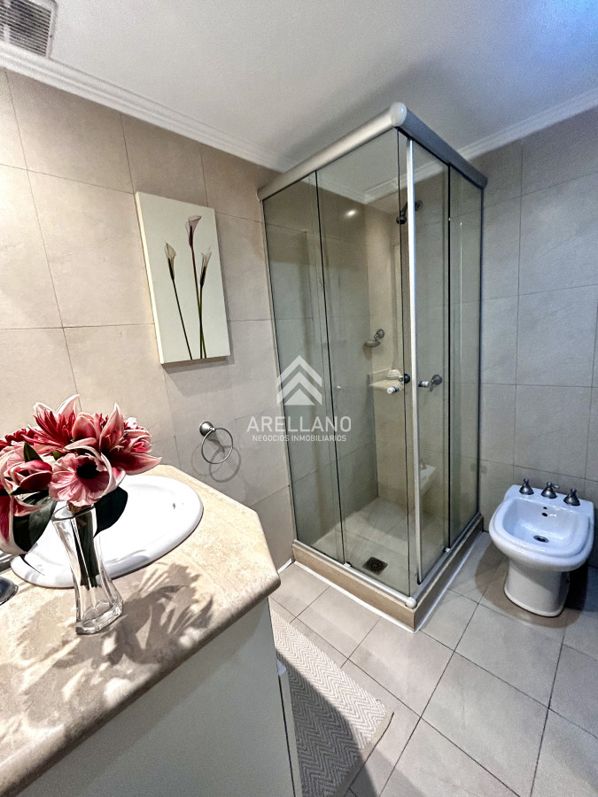 Apartamento ID.5919 - Venta apartamento 2 dormitorios amplia terraza con parrillero y vista al mar 