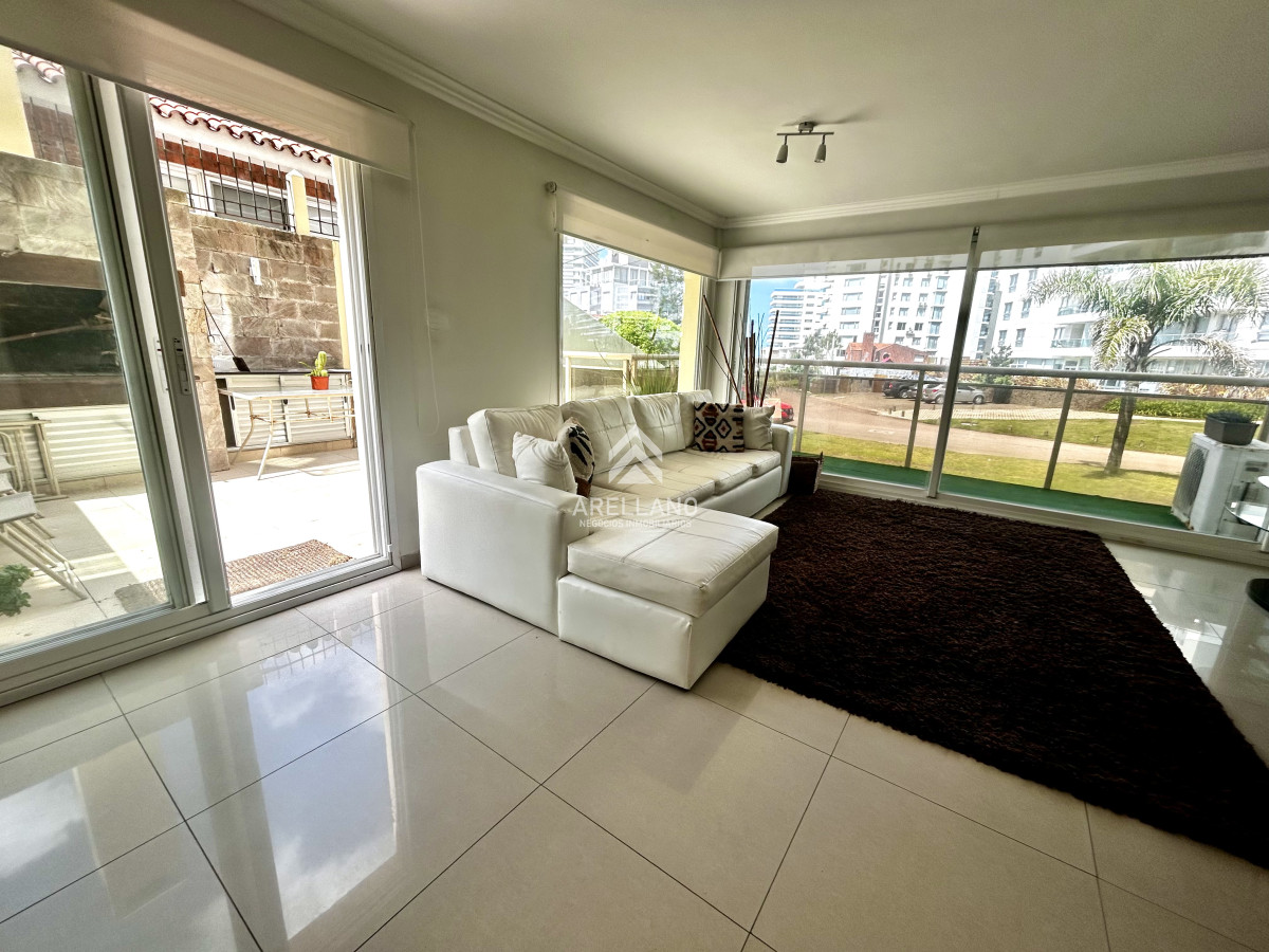 Apartamento ID.5919 - Venta apartamento 2 dormitorios amplia terraza con parrillero y vista al mar 