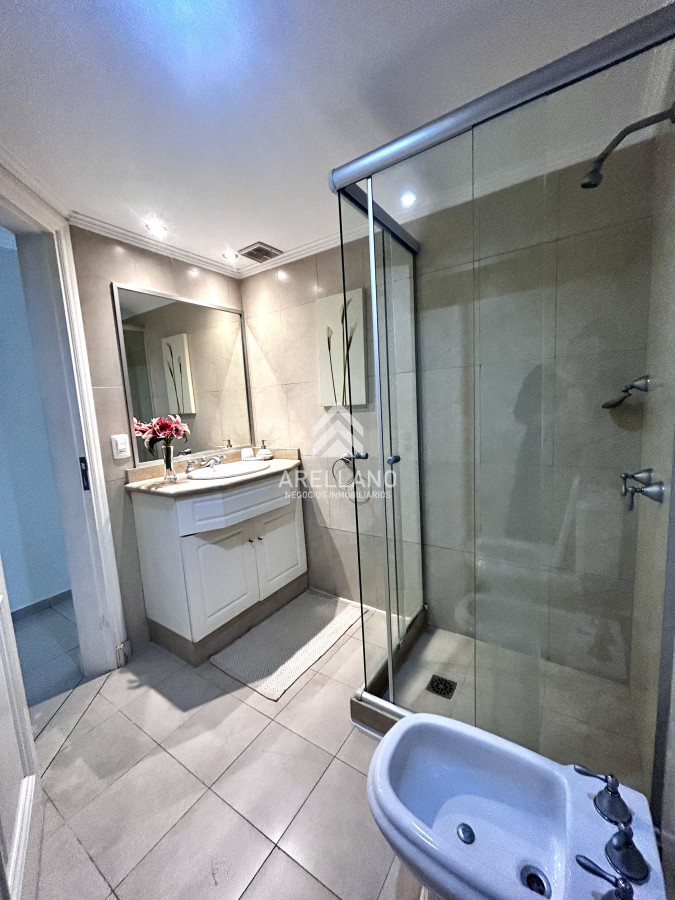 Apartamento ID.5919 - Venta apartamento 2 dormitorios amplia terraza con parrillero y vista al mar 