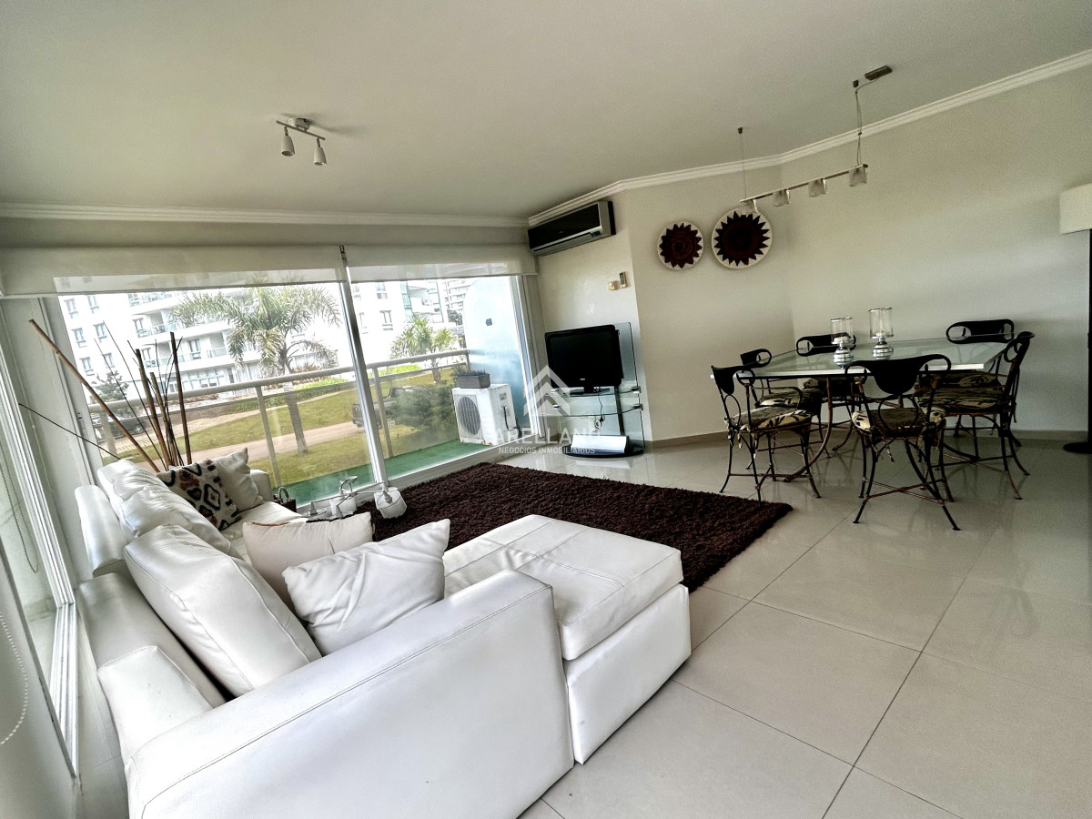 Apartamento ID.5919 - Venta apartamento 2 dormitorios amplia terraza con parrillero y vista al mar 