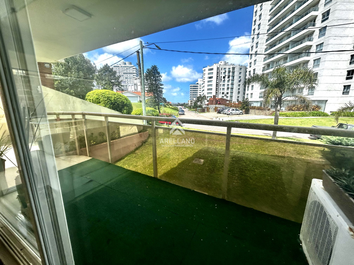 Apartamento ID.5919 - Venta apartamento 2 dormitorios amplia terraza con parrillero y vista al mar 