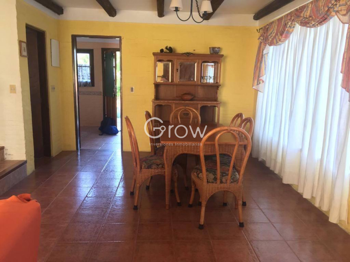 Casa ID.2885 - Casa en Pinares con espectacular jardín