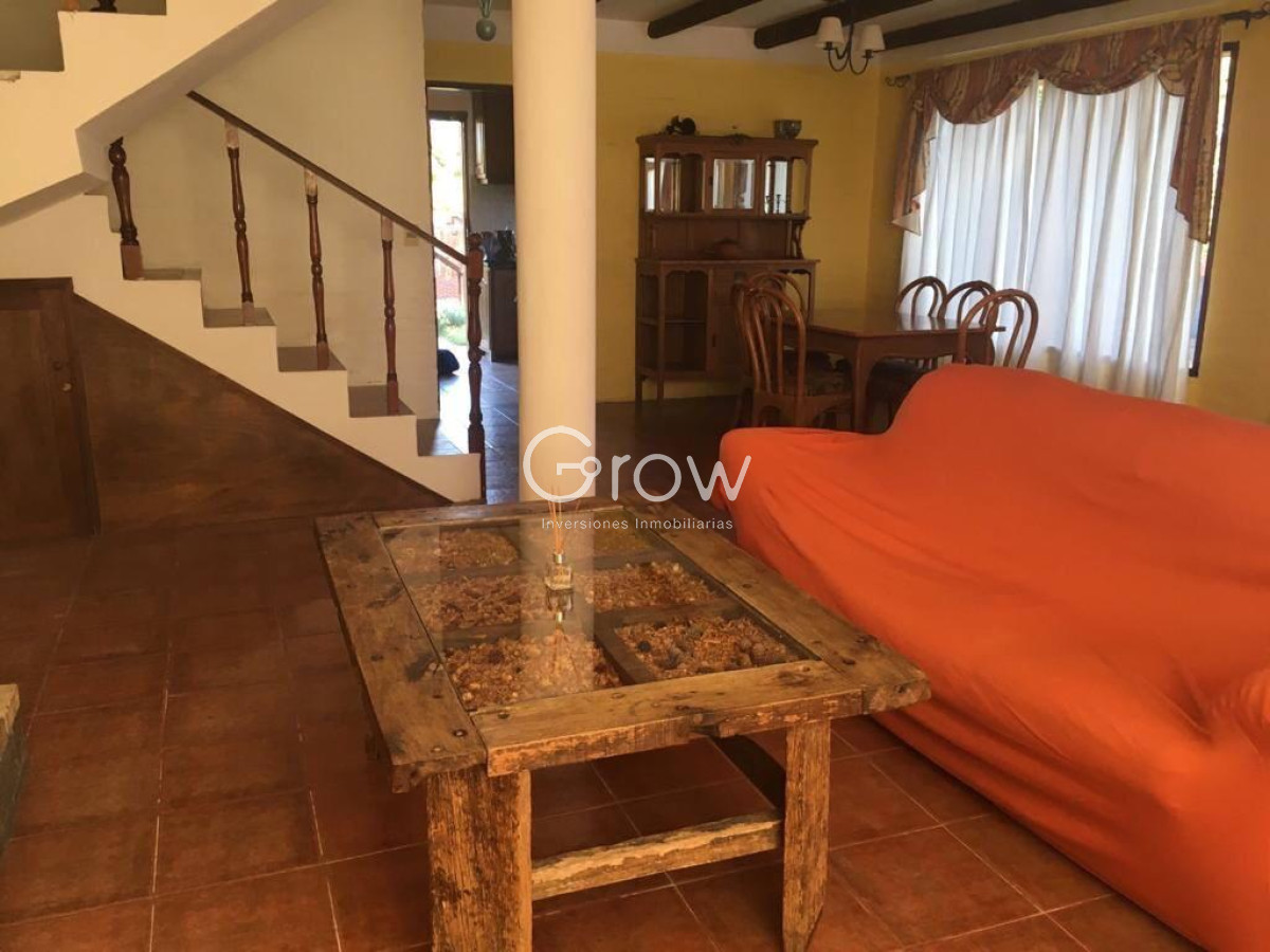 Casa ID.2885 - Casa en Pinares con espectacular jardín