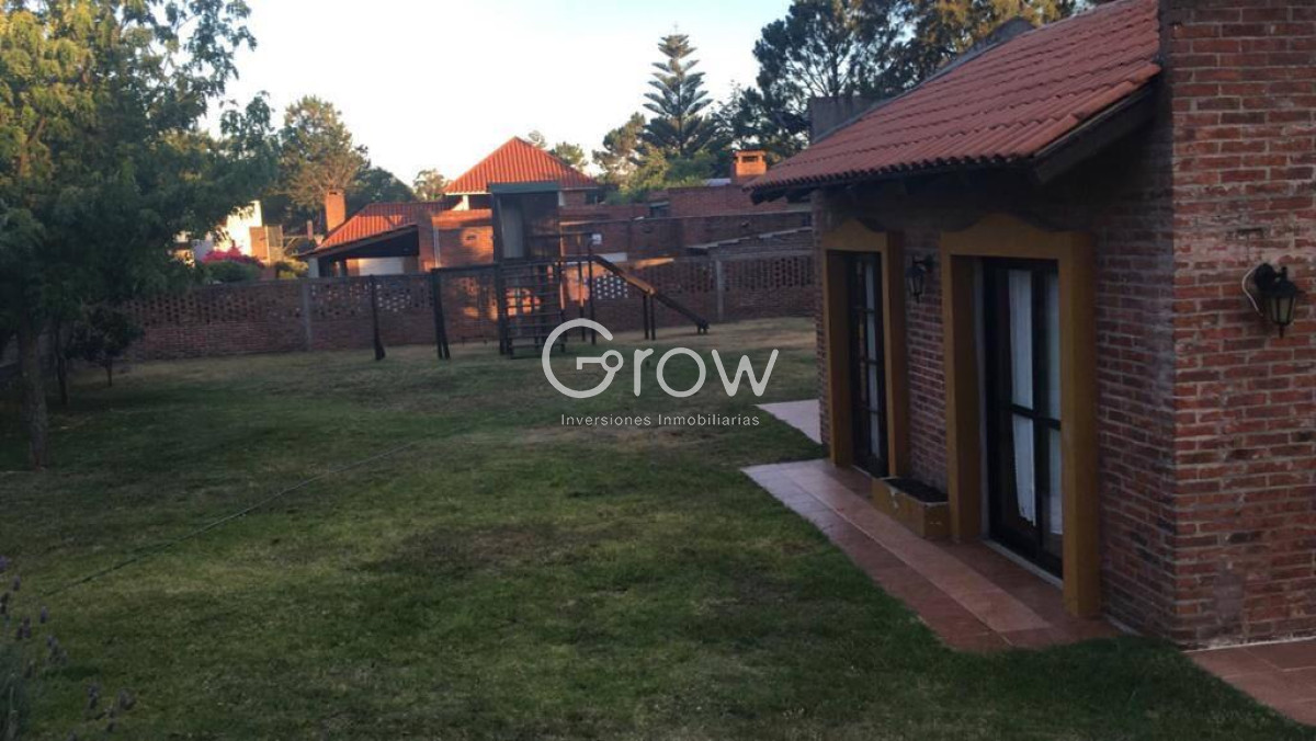 Casa ID.2885 - Casa en Pinares con espectacular jardín