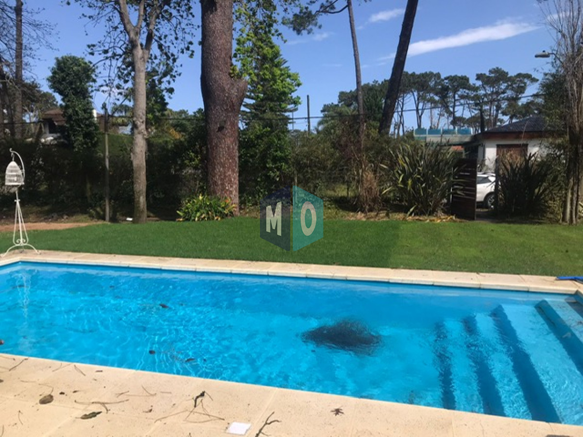 Casa ID.994 - Muy linda casa en la Mansa con piscina y barbacoa