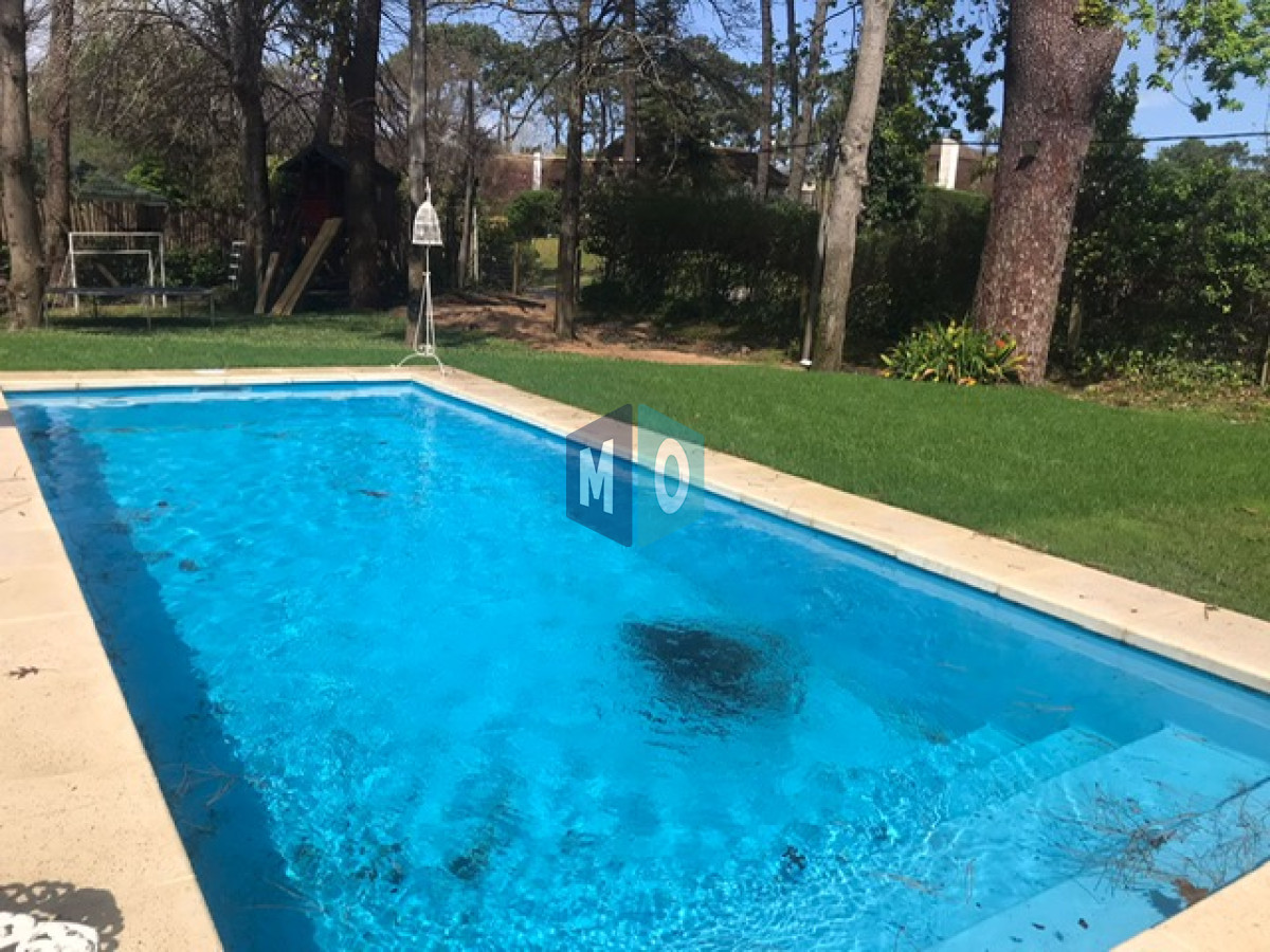Casa ID.994 - Muy linda casa en la Mansa con piscina y barbacoa