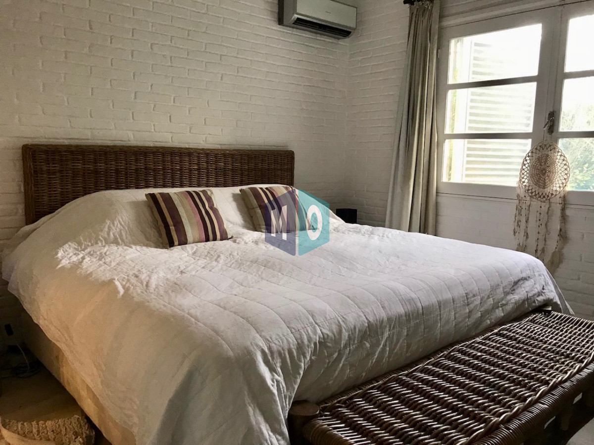 Casa ID.994 - Muy linda casa en la Mansa con piscina y barbacoa