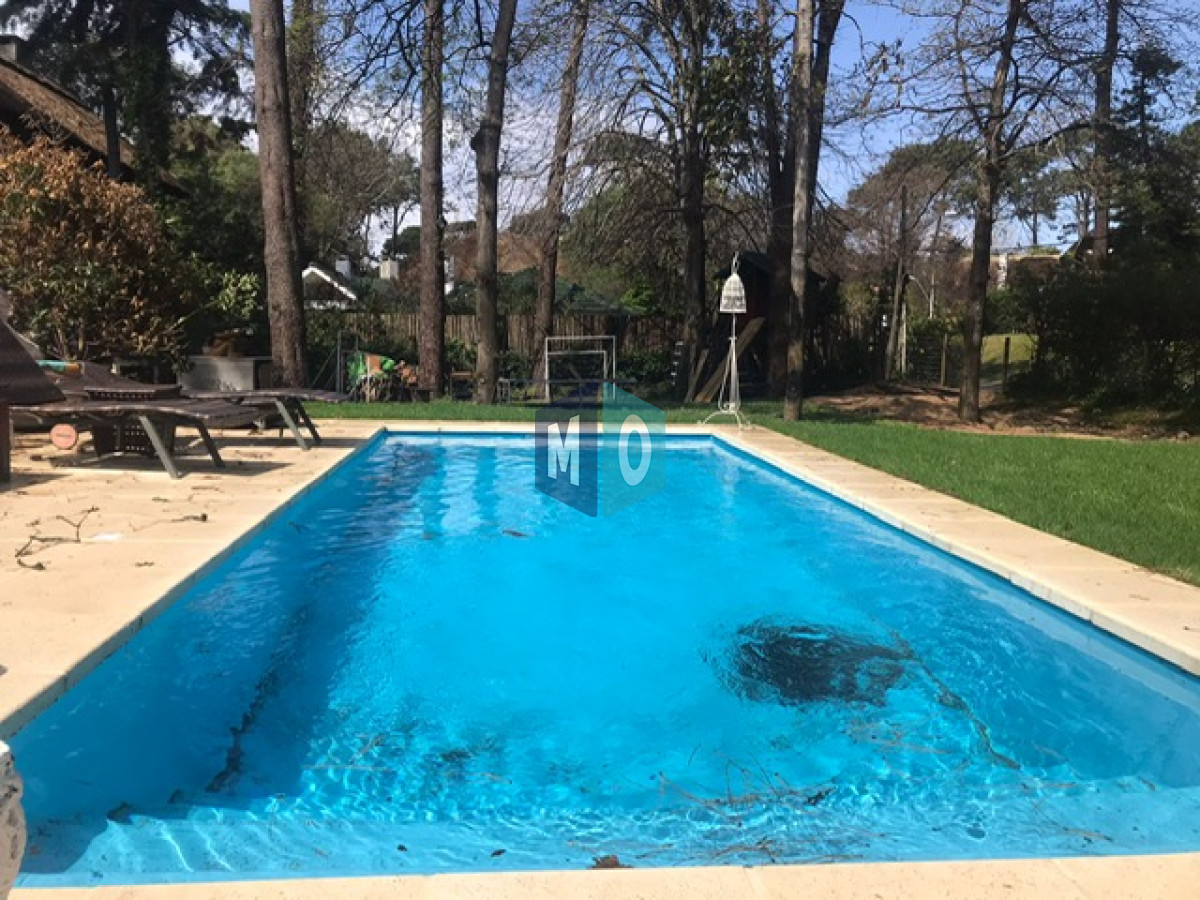 Casa ID.994 - Muy linda casa en la Mansa con piscina y barbacoa
