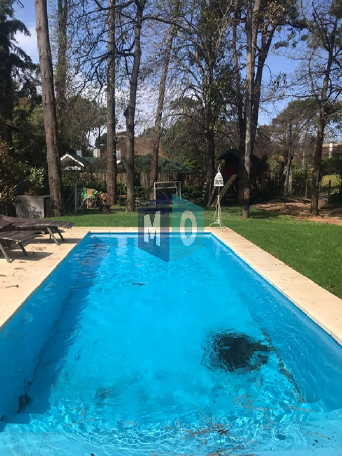 Casa ID.994 - Muy linda casa en la Mansa con piscina y barbacoa