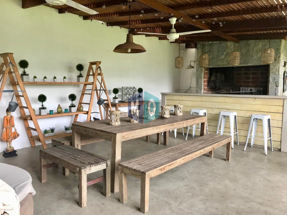 Casa ID.994 - Muy linda casa en la Mansa con piscina y barbacoa