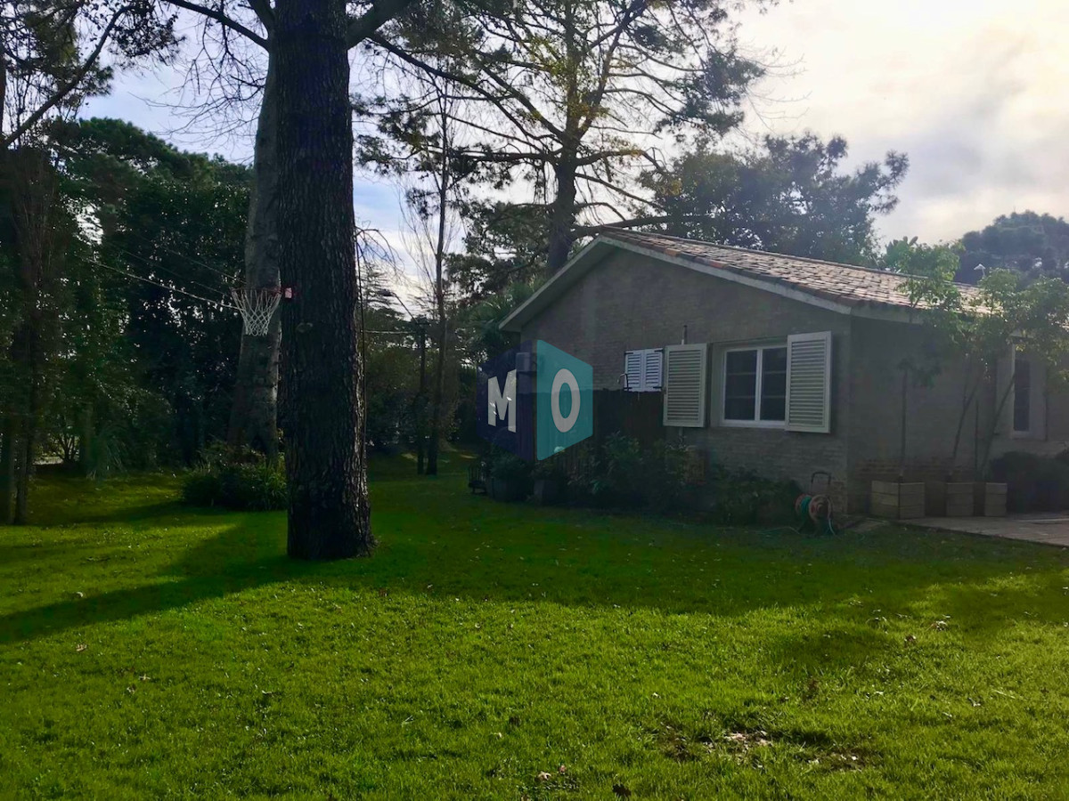 Casa ID.994 - Muy linda casa en la Mansa con piscina y barbacoa