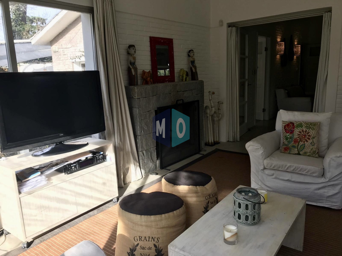 Casa ID.994 - Muy linda casa en la Mansa con piscina y barbacoa