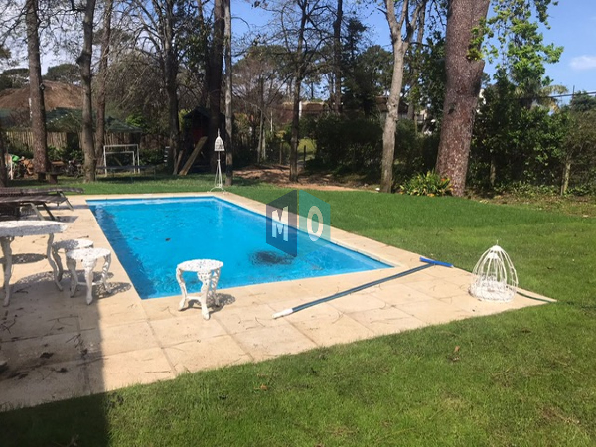 Casa ID.994 - Muy linda casa en la Mansa con piscina y barbacoa