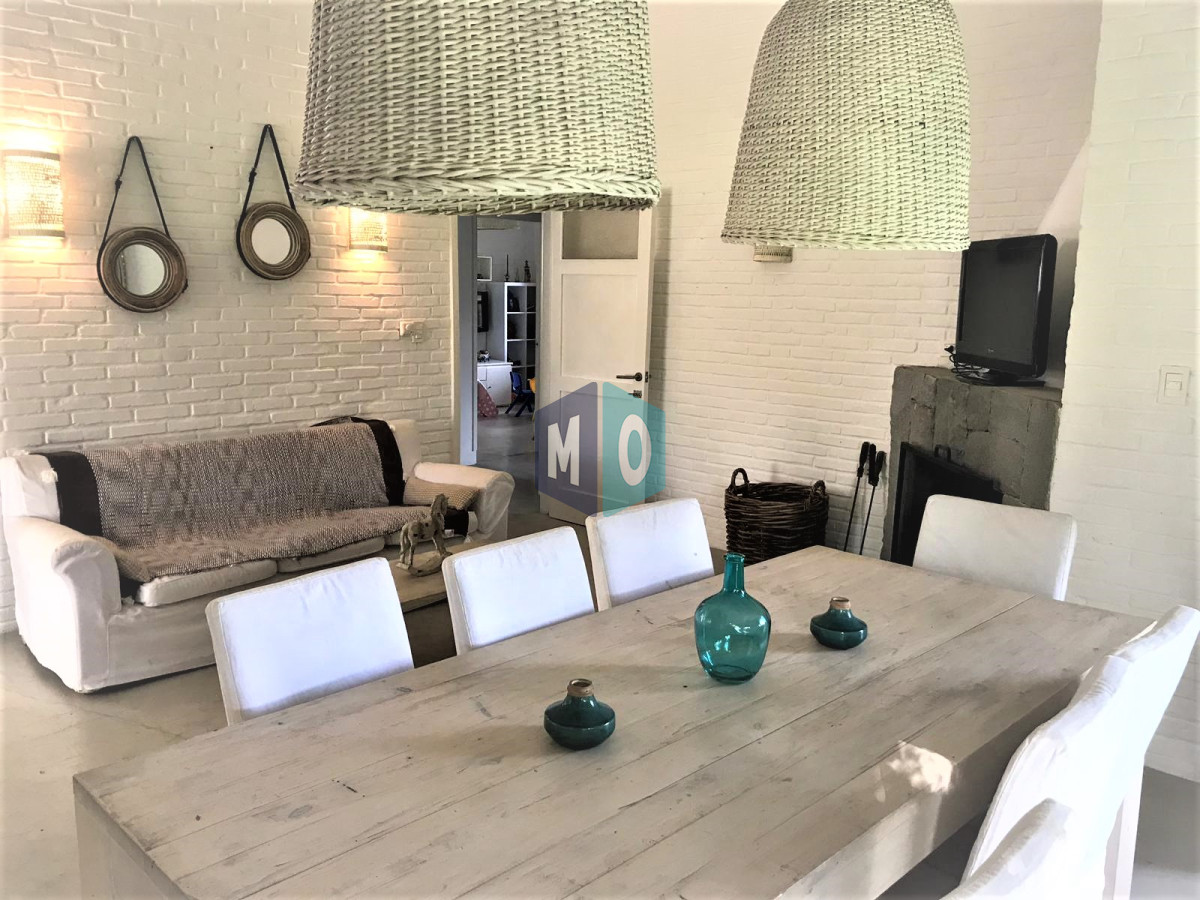Casa ID.994 - Muy linda casa en la Mansa con piscina y barbacoa