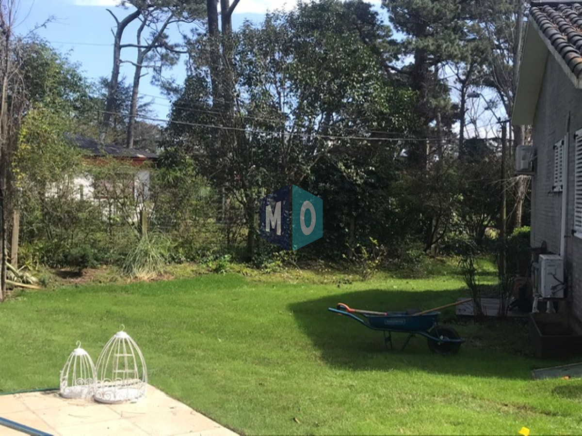 Casa ID.994 - Muy linda casa en la Mansa con piscina y barbacoa