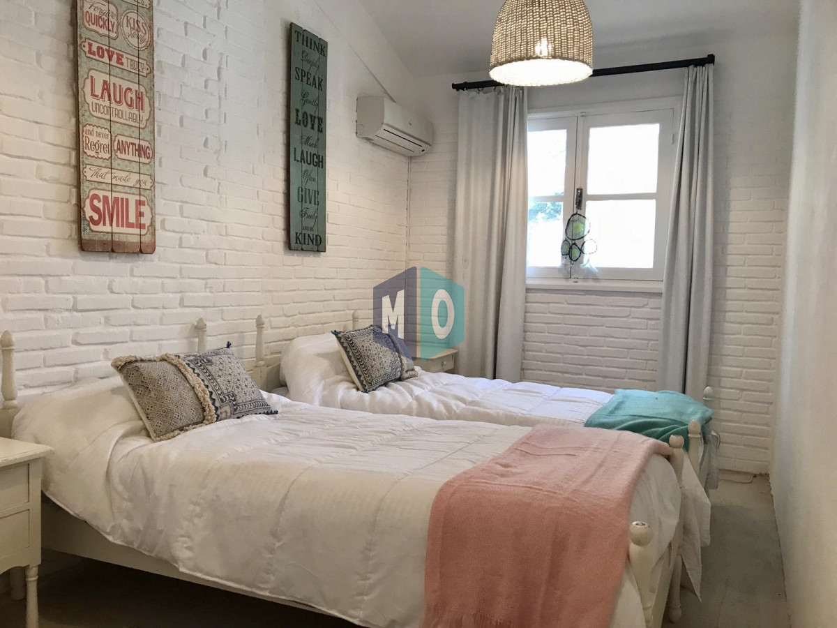 Casa ID.994 - Muy linda casa en la Mansa con piscina y barbacoa