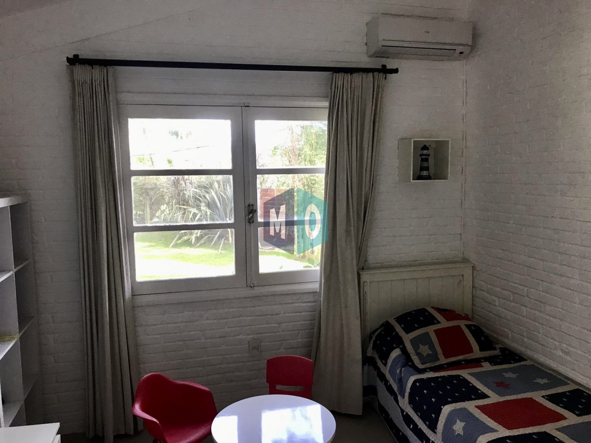 Casa ID.994 - Muy linda casa en la Mansa con piscina y barbacoa