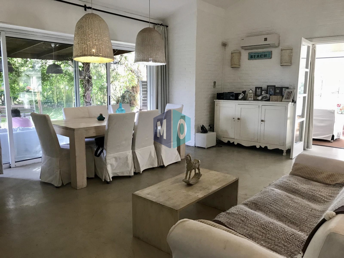 Casa ID.994 - Muy linda casa en la Mansa con piscina y barbacoa