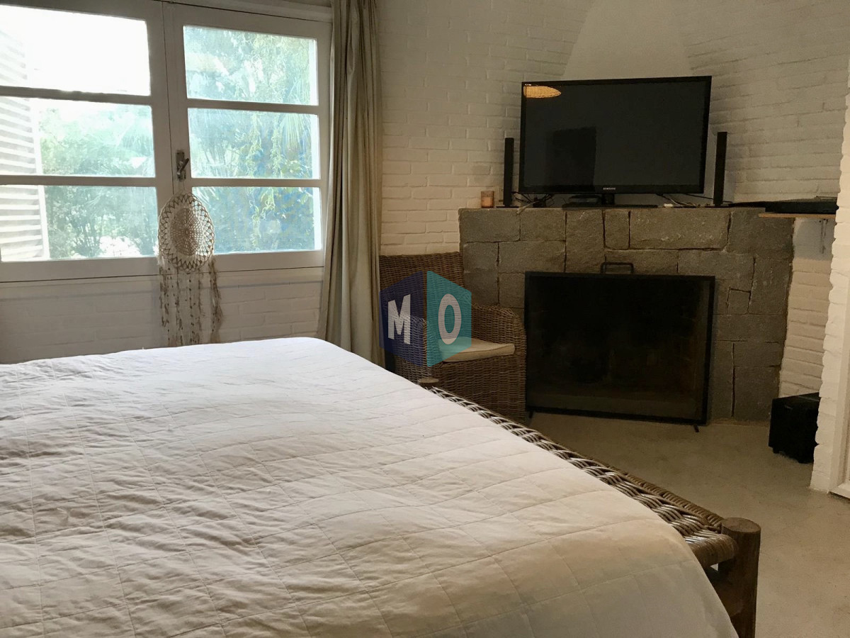 Casa ID.994 - Muy linda casa en la Mansa con piscina y barbacoa