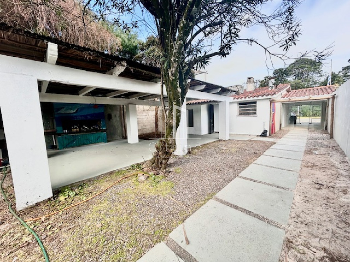 Local Comercial ID.1068 - Sobre la ruta - Excelente local en La Barra en alquiler anual