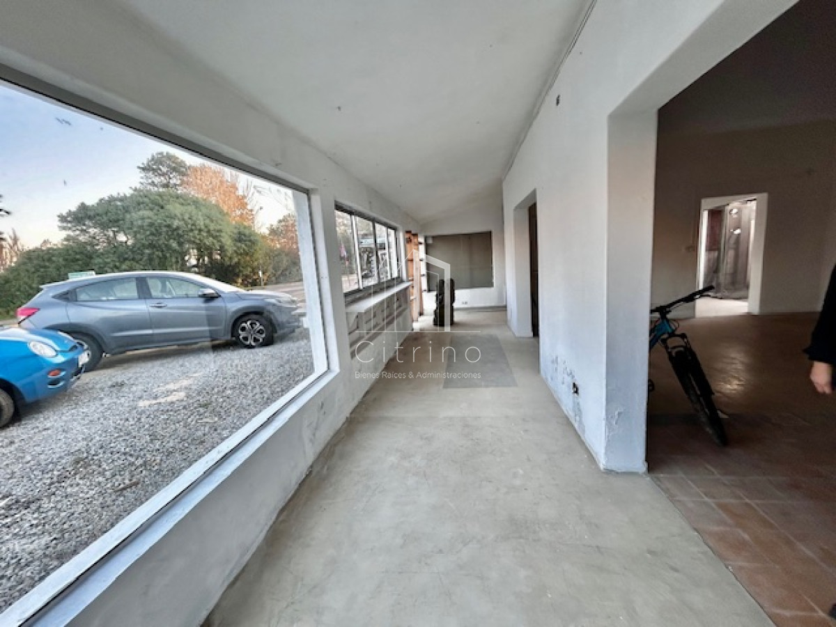 Local Comercial ID.1068 - Sobre la ruta - Excelente local en La Barra en alquiler anual