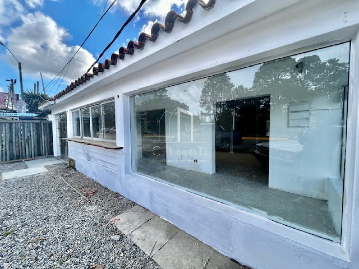 Local Comercial ID.1068 - Sobre la ruta - Excelente local en La Barra en alquiler anual