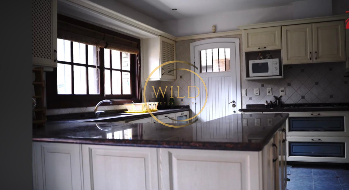 Casa ID.2598 - Gran casa de 5 dormitorios en venta en playa mansa 